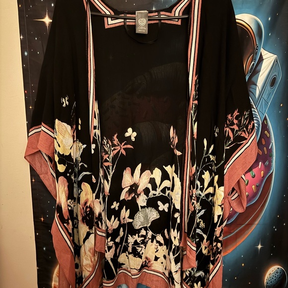 Vince Camuto Other - Vince Camuto Black and Pink Geometric Top